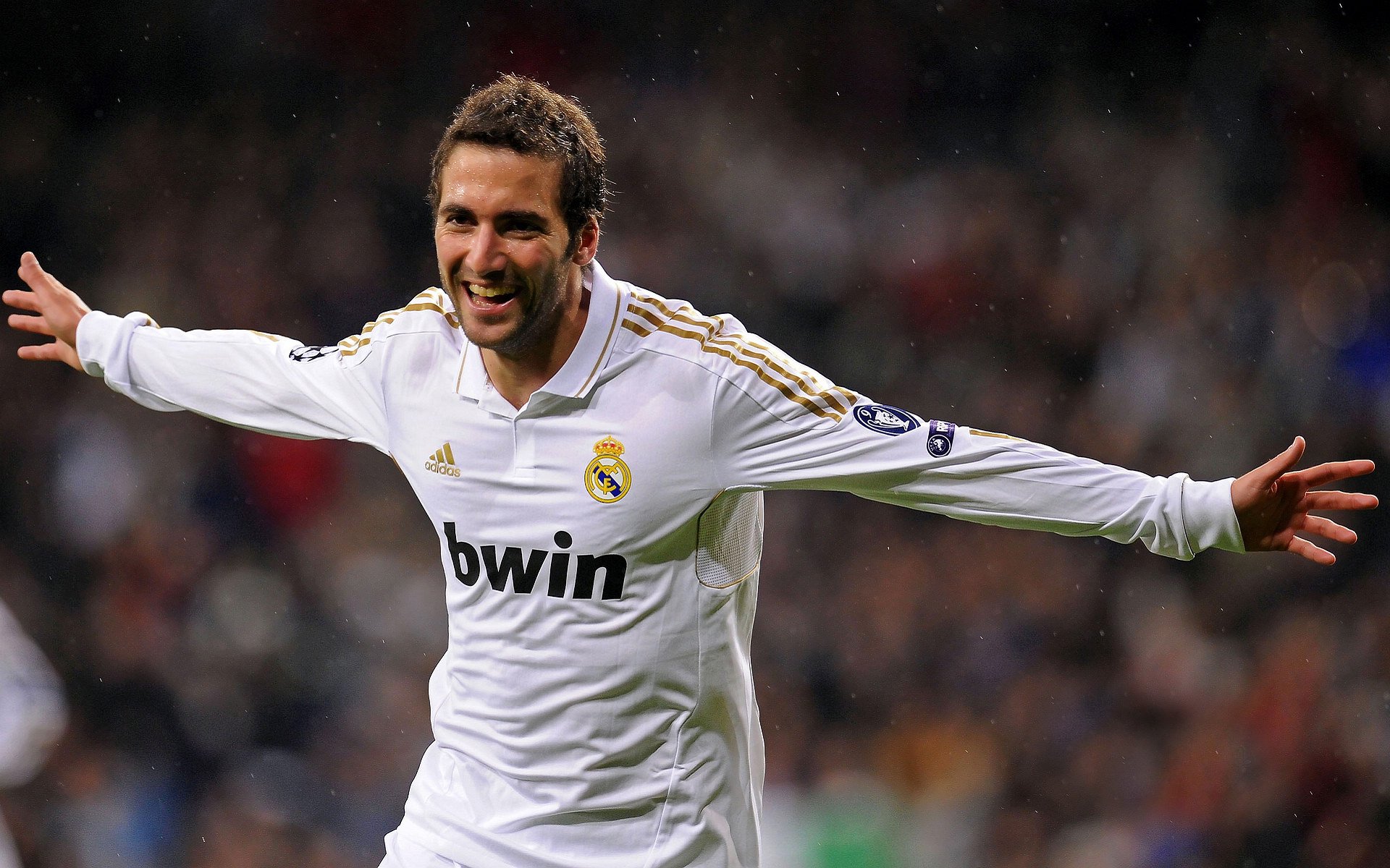 高水平足球赛事频繁举办，提升城市国际影响力，足球高水平运动员全国统测项目